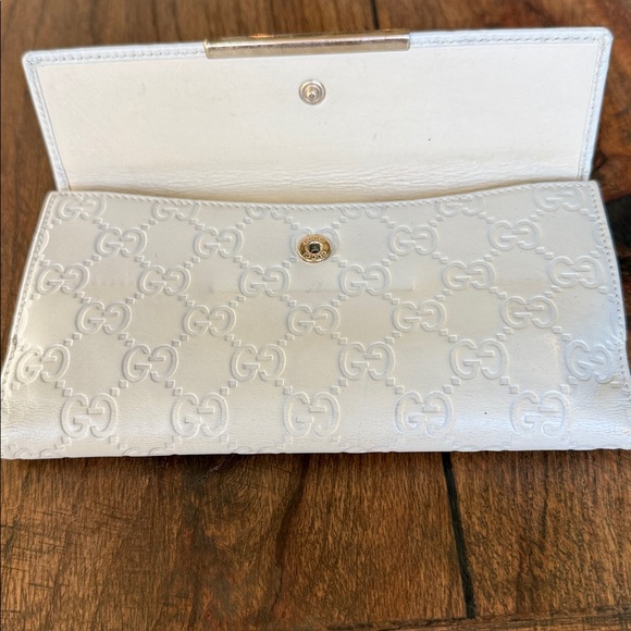 Gucci Ivory Embossed Leather Wallet - Picture 3 of 8